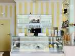 Top location 1st sea line: Highly frequented ice cream parlor, 40 sunny seats, for sale to new tenant - Innenansicht