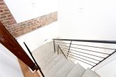 LOFT in luxuriously renovated manor house, 2 bedrooms, bathroom, WC, fitted kitchen, garden & terraces, parking space - Details Treppe