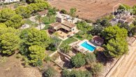 Exclusive Finca with rental license, 454m², pool + house, 4 bedrooms, 4 bathrooms, 7.200m², well, terrace, TG - Außenansicht Anwesen