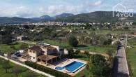 Mallorquinische Villa mit Salzwasserpool & Blick auf die Tramuntana, 4 SZ, 3 Bäder, Solar, Heizung - Drohnenaufnahme