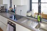LOFT im luxuriös sanierten Gutshof, 142 qm, 2 SZ, 2 Bäder, WC, EBK, Garten&Terrassen, 2 TG-Plätze - Kochen