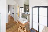 LOFT im luxuriös sanierten Gutshof, 142 qm, 2 SZ, 2 Bäder, WC, EBK, Garten&Terrassen, 2 TG-Plätze - Bad 2