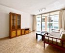 Bright apartment in top location, 80m², 2 bedrooms, 1 bathroom, roof terrace, balcony, floor heating, parking space in underground car park - Wohnzimmer mit Blick Balkon