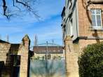 LOFT im luxuriös sanierten Gutshof, 144 qm, 2 SZ, Bad, WC, Einbauküche, Garten&Terrassen, Tiefgarage - Haupttor