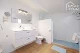 Atractivo adosado con licencia ETV para 6 personas, 188m², 5 dormitorios, 2 baños, patio, jacuzzi, terraza - Badezimmer