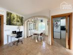 Idílica casa de campo en Alcudia, zona tranquila, piscina, 3 dormitorios, 3 baños, aire acondicionado, chimenea, jardín, árboles frutales - Wohn- und Essbereich
