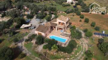 Idyllische Finca in Ses Salines: 327 m², 2 SZ, 2 Bäder, Pool, Terrassen, Außenküche, Garage, Solar, 07640 Salines (Ses) (Spanien), Villa