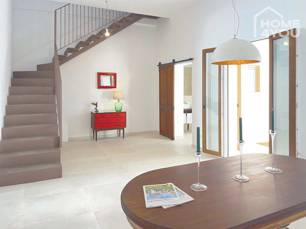 großzügiges Esszimmer