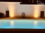 Design Stadthaus nahe Santanyi, 3 SZ, 2 Bäder, 200 qm, Pool, Klima, Fussbodenheizung, Kamin, Garten - Pool bei Nacht
