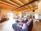 Idyllic finca in Ses Salines: 327 m², 2 bedrooms, 2 bathrooms, pool, terraces, outdoor kitchen, garage, solar energy - Wohnbereich