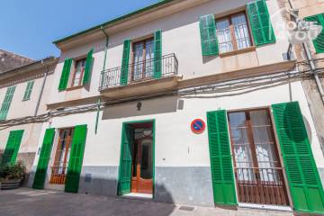 Historisches Herrenhaus mit Dachterrasse, 190m², 6 SZ, 2 Bäder, Patio, Gewölbekeller, Kamin, Klima, 07260 Porreres (Spanien), Stadthaus zum Kauf