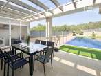Moderno adosado con licencia ETV para 8 personas, 580m², 4 dormitorios, 4 baños, piscina, jardín y garaje XL, aire acondicionado - Terasse Ansicht 2