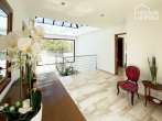 Moderno adosado con licencia ETV para 8 personas, 580m², 4 dormitorios, 4 baños, piscina, jardín y garaje XL, aire acondicionado - Ansicht zur Treppe