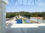 Moderno adosado con licencia ETV para 8 personas, 580m², 4 dormitorios, 4 baños, piscina, jardín y garaje XL, aire acondicionado - Balkon Ansicht Pool