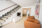 Modern townhouse with duplex & guest apartment, 228m², 3 bedrooms, 3 bathrooms, terraces, air conditioning, investment - Wohnzimmer