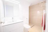 Modern townhouse with duplex & guest apartment, 228m², 3 bedrooms, 3 bathrooms, terraces, air conditioning, investment - Badezimmer