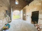 Una casa de pueblo tradicional con un jardín de 356 metros cuadrados, garaje, piedra natural - hier könnte das Wohnzimmer entstehen