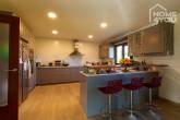 Finca moderna con parcela de 16.600m², 382m², 7 dormitorios, 4 baños, piscina, garaje, aire acondicionado, suelo radiante - Küche