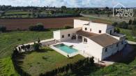 Moderne Finca mit 16.600m² Grundstück, 382m², 7 SZ, 4 Bäder, Pool, Garage, Klima, Fußbodenheizung - Drohnenaufnahme