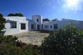 Einzigartige Kunst-Finca im Ibiza-Style, 320 qm, 4 SZ, Pool, Kamin, absolute Ruhe, unweit vom Strand - Ansicht Finca