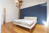 Alquiler a corto plazo: LOFT en casa señorial lujosamente renovada, 140 m2, 2 dormitorios, 2 baños, WC, EBK, terraza, 2 x parking subterráneo - Schlafen 1
