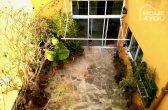 Picturesque townhouse, 265 sqm, central location, courtyard, fireplace, central heating to move in immediately. - Patio