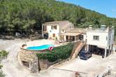 176 m² finca with vacation license, sea views, pool & Mediterranean flair - quiet location near Cala Murada - Blick auf Luxushaus in Felanitx