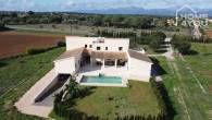 Finca moderna con parcela de 16.600m², 382m², 7 dormitorios, 4 baños, piscina, garaje, aire acondicionado, suelo radiante - Drohnenaufnahme