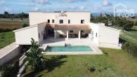 Finca moderna con parcela de 16.600m², 382m², 7 dormitorios, 4 baños, piscina, garaje, aire acondicionado, suelo radiante - Drohnenaufnahme