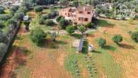 Finca idílica en Ses Salines: 327 m², 2 dormitorios, 2 baños, piscina, terrazas, cocina exterior, garaje, placas solares - Drohnenaufnahme