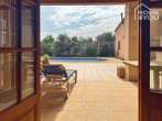 Finca idílica en Ses Salines: 327 m², 2 dormitorios, 2 baños, piscina, terrazas, cocina exterior, garaje, placas solares - Ausblick Wohnzimmer