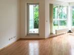 Encantador piso de 2 habitaciones, 68 m2, cocina amueblada, plaza de aparcamiento subterráneo - Wohnzimmer