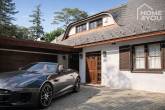 Villa in an exclusive high-altitude location, 360 sqm, 9 rooms, 1,450 sqm garden & grounds with views of Vienna, sauna - Eingang