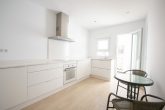 Modernized townhouse in the center, two units, roof terrace, patio, bright bathrooms. - moderne Küche in der Hauptwohnung