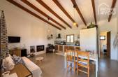 Idyllic finca near Felanitx: 4,000 sqm, 2 bedrooms, 1 bathroom, kitchen, fireplace, terrace, solar, cistern, quiet - Wohnbereich