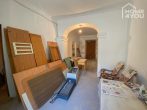 A traditional townhouse with a 356 square meter garden, garage, natural stone - Wohnzimmer