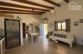 Idyllische Finca bei Felanitx: 4.000 qm, 2 SZ, 1 Bad, Küche, Kamin, Terrasse, Solar, Zisterne, ruhig - Wohnbereich