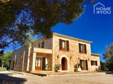 Unique dream home: imposing finca, 250 sqm, 15.000 acre, 4 bedrooms, central heating, close to the beach, 07640 Salines (Ses) (Spain), Family house