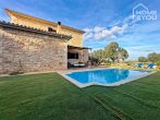 Unique dream home: imposing finca, 250 sqm, 15.000 acre, 4 bedrooms, central heating, close to the beach - Pool