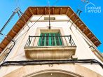 Historic townhouse: 3 floors, 240m² store & 2 apartments, 640m² total, balcony, central location - Details