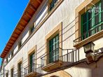 Historic townhouse: 3 floors, 240m² store & 2 apartments, 640m² total, balcony, central location - OG