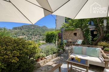 Casa histórica de piedra, 125m², 3 dormitorios, 2 baños, suite de invitados, jardín, calefacción central, doble acristalamiento, chimenea, 07110 Bunyola (España), Casa de pueblo