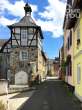 Charming 2-room apartment, 68 sqm, fitted kitchen, underground parking, raised first floor - Zugang