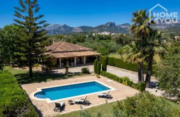 Mediterranean finca with pool & panoramic views in Lloseta, 223m², 3 bedrooms, 3 bathrooms, air conditioning, roof terrace, garage, 07360 Lloseta (Spain), Country house for sale