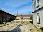 LOFT im luxuriös sanierten Gutshof, 140 qm, 2 SZ, 2 Bäder, WC, EBK, Garten&Terrassen, 2 TG-Plätze - Eingang Hof