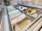 Top Lage 1. Meereslinie: Stark frequentierte Eisdiele, 40 Sonnenplätze, an neuen Pächter abzugeben - Eis
