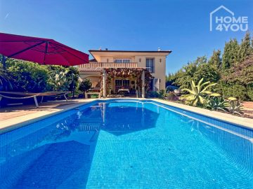Sophisticated living in a prime location, villa with pool, sauna, high quality, air conditioning, jacuzzi, close to the beach, 07560 S´Illot (Spain), Villa