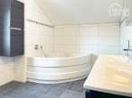 Ruhiges EFH in Top-Wohnlage, KfW 70, 145 qm, 4 SZ, 2 Bäder, Keller, Wintergarten, Wärmepumpe, Garten - Wannenbad