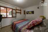 Encantadora casa de pueblo en Pollenca: 189m², 4 dormitorios, 2 baños, azotea y patio, mucho potencial - Schlafzimmer