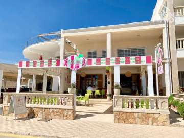 Ubicación privilegiada 1ª línea de mar: Heladería muy frecuentada, 40 plazas soleadas, en venta a nuevo inquilino., 07639 Rapita (Sa) (España), Gastronomía